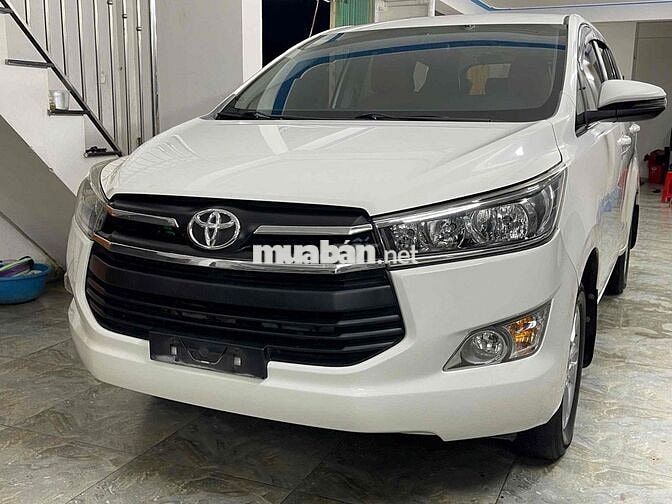 Toyota Innova 7 chỗ Số sàn Trắng