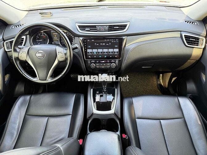 Nissan X-Trail bản full 7 chỗ Bạc