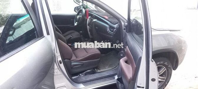 Toyota Fortuner 2017 Bạc Nhập khẩu