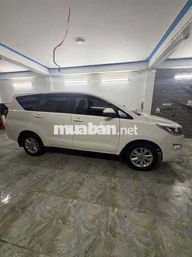 Toyota Innova 7 chỗ Số sàn Trắng