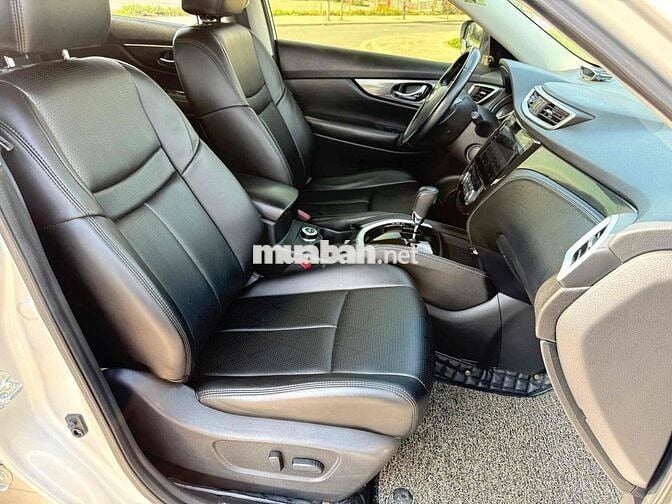 Nissan X-Trail bản full 7 chỗ Bạc