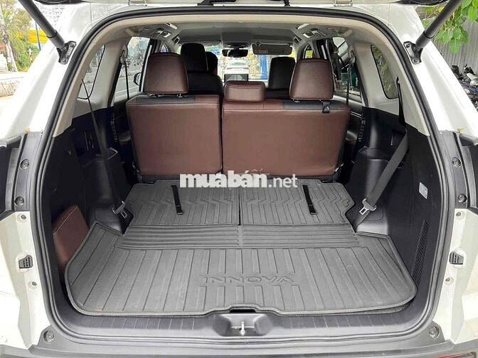 Toyota Innova Cross 2.0V 2025 8000 km Trắng