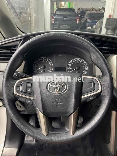 Toyota Innova 7 chỗ Số sàn Trắng