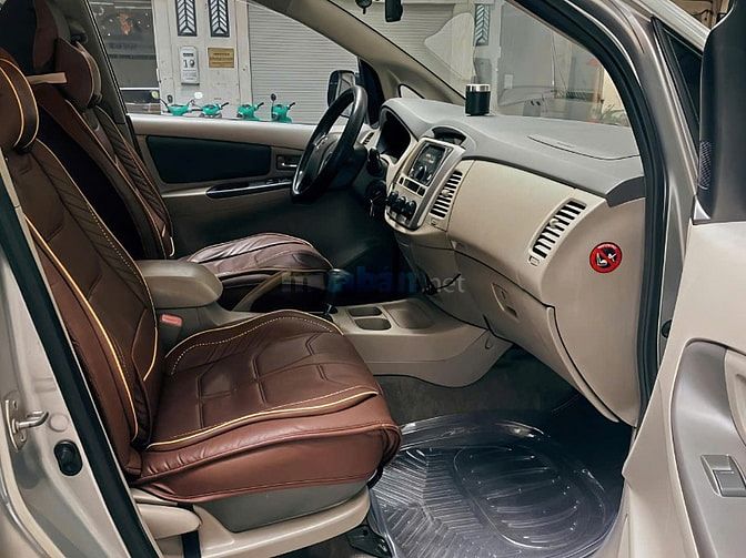 Gia đình cần bán xe Toyota Innova bản 2.0G số tự động SX 2014