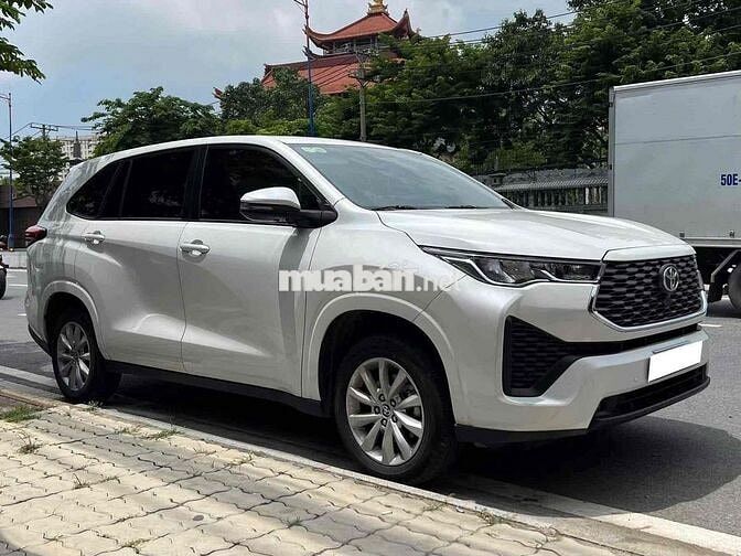 Toyota Innova Cross 2.0V 2025 8000 km Trắng