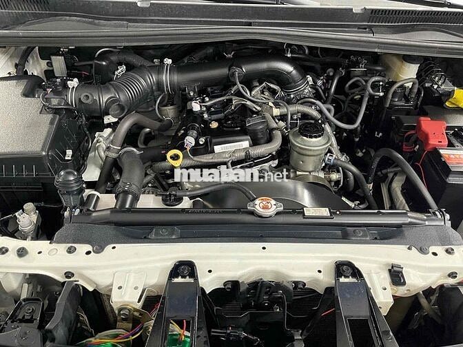 Toyota Innova 7 chỗ Số sàn Trắng