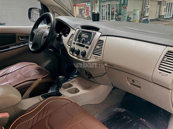 Gia đình cần bán xe Toyota Innova bản 2.0G số tự động SX 2014