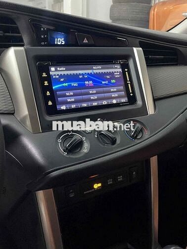 Toyota Innova 7 chỗ Số sàn Trắng