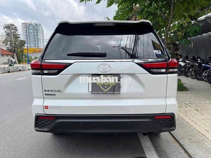 Toyota Innova Cross 2.0V 2025 8000 km Trắng