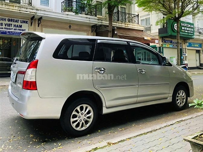 Gia đình cần bán xe Toyota Innova bản 2.0G số tự động SX 2014