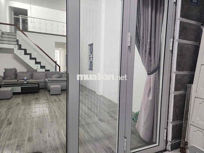 NHÀ GÁC ĐÚC ĐẸP GIÁ RẺ KẸP ĐƯỜNG HÔNG 3 MẶT THOÁNG