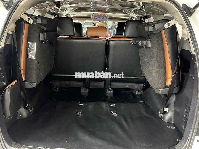 Toyota Innova 7 chỗ Số sàn Trắng