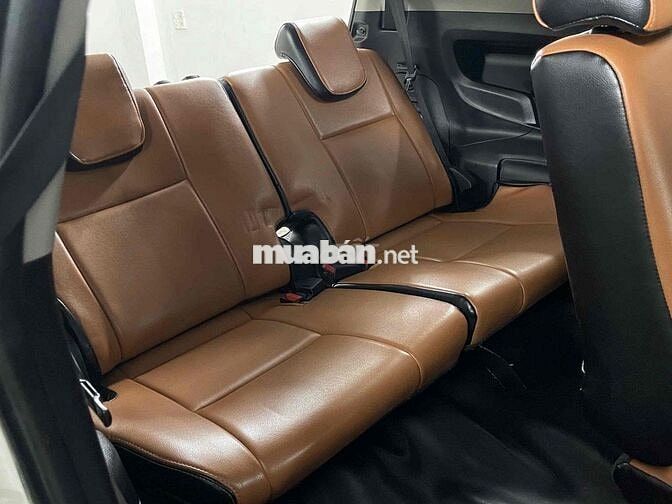 Toyota Innova 7 chỗ Số sàn Trắng