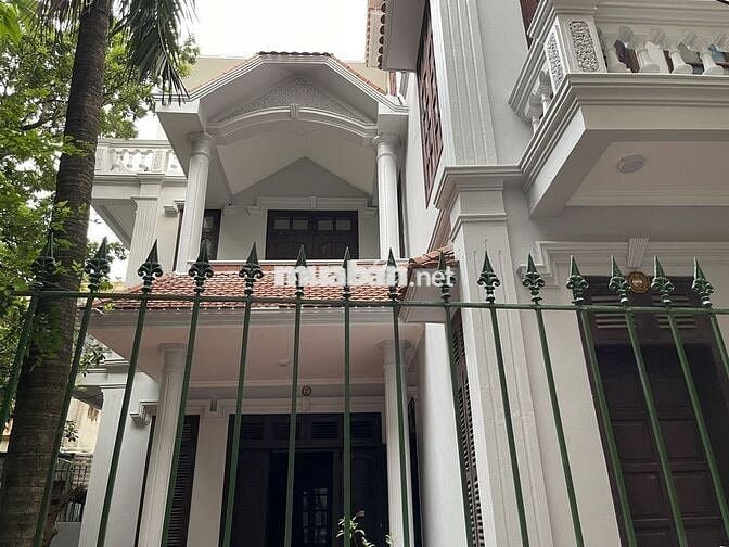 Cho thuê nhà số 42 ngõ 53 Quan Nhân 160m2, 3 tầng