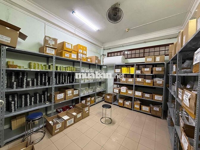 Tuyển nữ phụ kho tại Q10