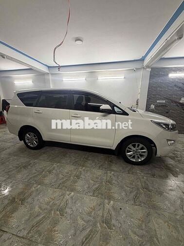 Toyota Innova 7 chỗ Số sàn Trắng