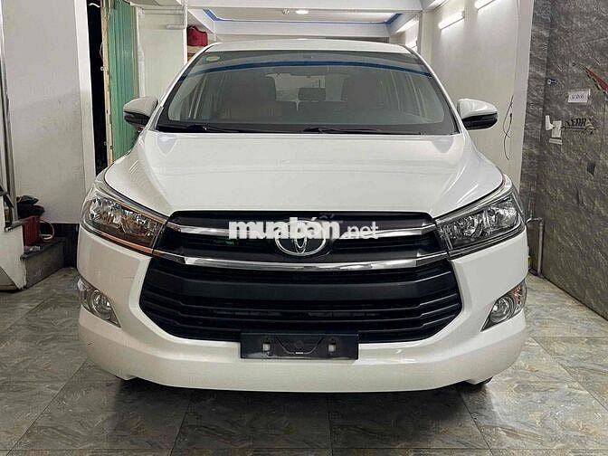 Toyota Innova 7 chỗ Số sàn Trắng