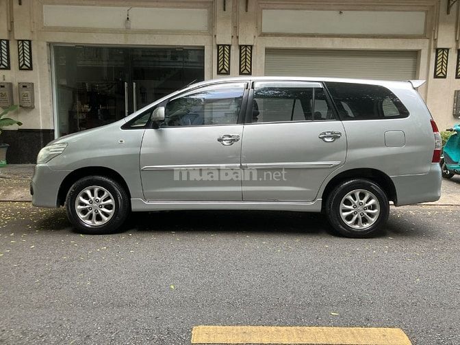 Gia đình cần bán xe Toyota Innova bản 2.0G số tự động SX 2014