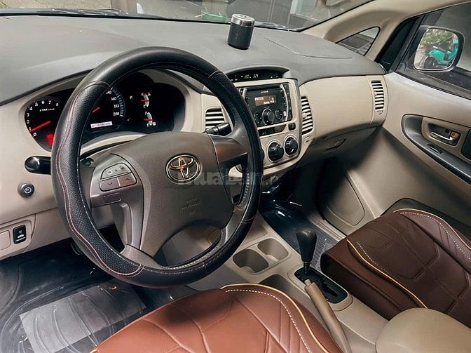 Gia đình cần bán xe Toyota Innova bản 2.0G số tự động SX 2014