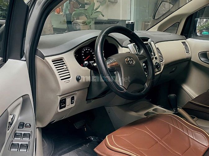 Gia đình cần bán xe Toyota Innova bản 2.0G số tự động SX 2014