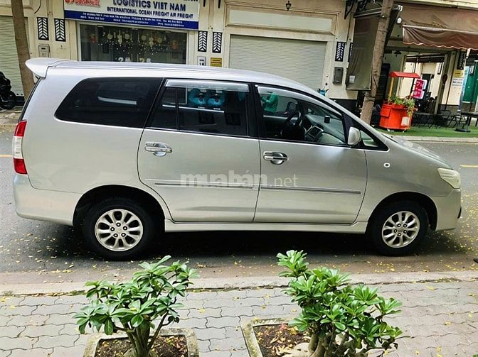 Gia đình cần bán xe Toyota Innova bản 2.0G số tự động SX 2014