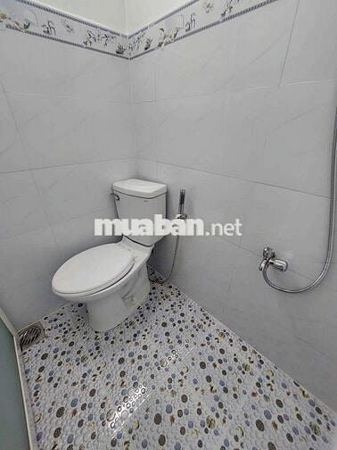 Cho thuê nhà đường Phạm Hùng C1 DT.3m5×5m5 } 1 lầu 2 Phòng 1 toilet.