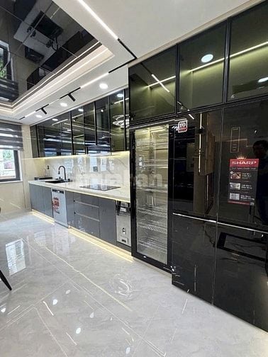 Bán gấp nhà 5x14m, có thang máy, mới xây 4 tầng 