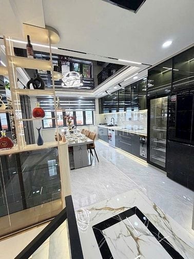Bán gấp nhà 5x14m, có thang máy, mới xây 4 tầng 
