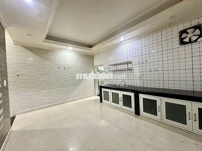 CHO THUÊ NHÀ NGUYÊN CĂN 1 PHÒNG NGỦ CÓ SÂN ĐƯỜNG MÊ LINH
