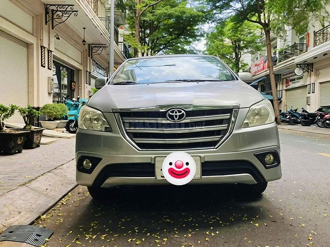 Gia đình cần bán xe Toyota Innova bản 2.0G số tự động SX 2014