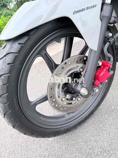 Honda Air Blade 125 2025 Trắng đỏ 160 km