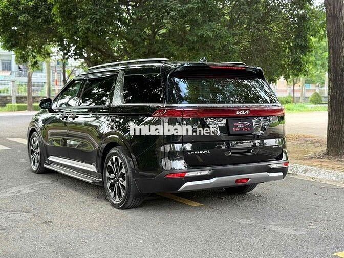 KIA Carnival Signature Full Xăng 6 vạn km Đen