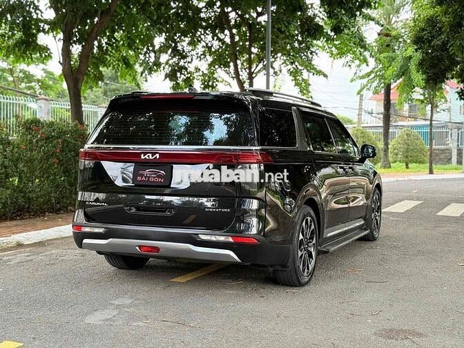 KIA Carnival Signature Full Xăng 6 vạn km Đen