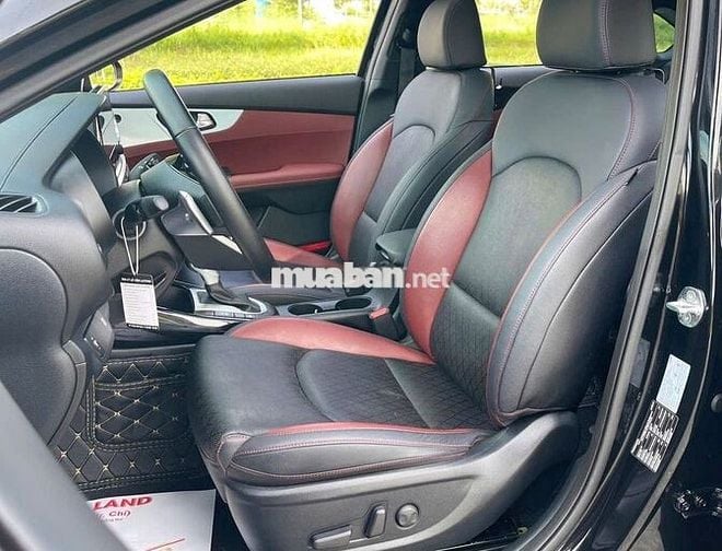 KIA K3 Premium 2.0AT 2022 Đen 28.000 km