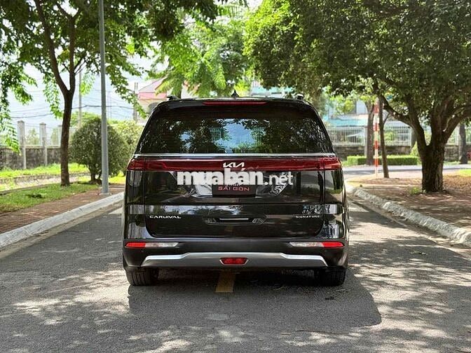 KIA Carnival Signature Full Xăng 6 vạn km Đen