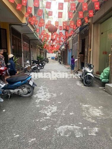 Cho thuê nhà diện tích 60m2, 5 tầng,  an ninh tốt. Ô tô đỗ cửa.