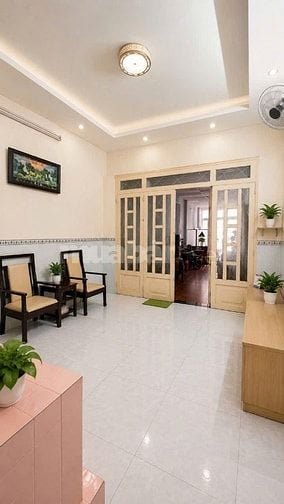 Nhà 1 trệt 2 lầu mặt tiền Kênh Tân Hoá, nhà cách Đầm Sen chỉ 300m