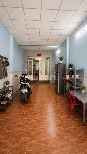 Nhà 1 trệt 2 lầu mặt tiền Kênh Tân Hoá, nhà cách Đầm Sen chỉ 300m