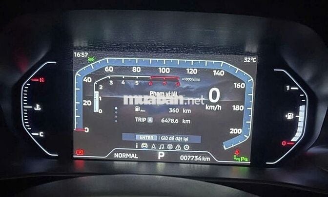 Mitsubishi DST Ultimate 2025 Trắng/Đen 7.000 km