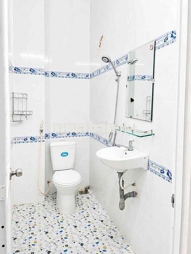 CHO THUÊ NC 4PN, 3WC, 1PK, 1 Bếp - P15 Q8