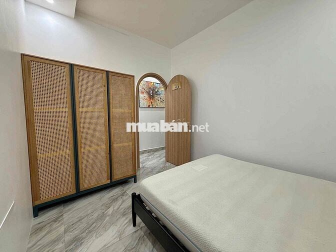 Cho thuê căn hộ dịch vụ cao cấp 2 PN 100m2, 14 triệu/tháng Vạn Phúc