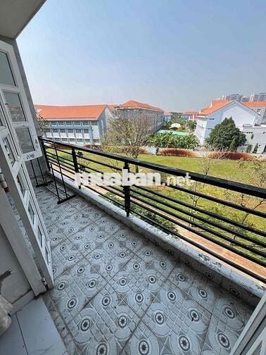 PHÒNG 35m2 BAN CÔNG RIÊNG, TOILET RIÊNG