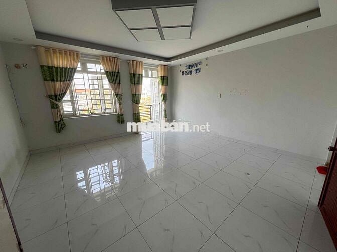 PHÒNG 35m2 BAN CÔNG RIÊNG, TOILET RIÊNG