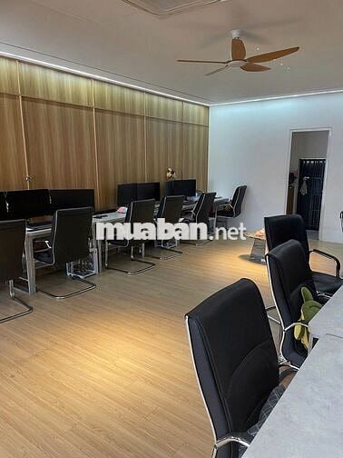 Văn phòng đầy đủ tiện nghi tại Hòa Xuân