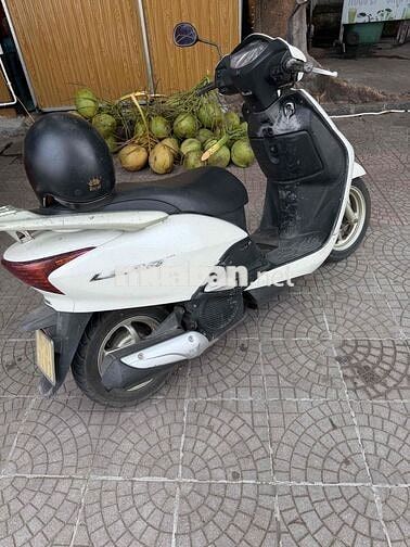 Honda Lead Trắng Xăng