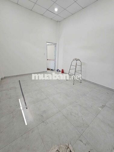 nhà mới sơn sữa dt rộng hợp ở,vp,onlie.2pn 2wc có 1 máy lạnh