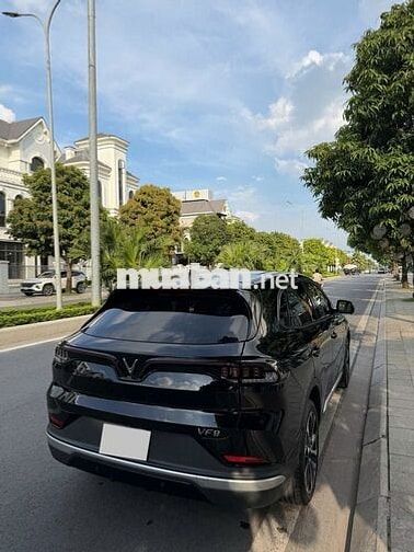 VinFast VF8 Plus 2025 2 cầu Đen 1600 km