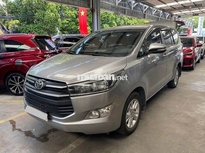Toyota Innova 2.0E 2017 Số sàn, Bạc, xe gia đình