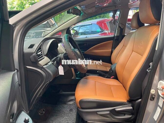 Toyota Innova 2.0E 2017 Số sàn, Bạc, xe gia đình