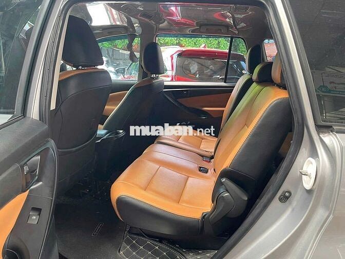 Toyota Innova 2.0E 2017 Số sàn, Bạc, xe gia đình